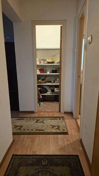 Apartament cu 3 camere decomandat în Drumul Taberei