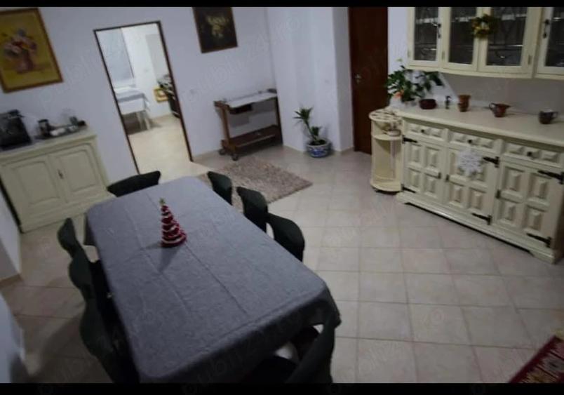 Casă cu 4 camere cu Teren 1300 Mp în Băcia