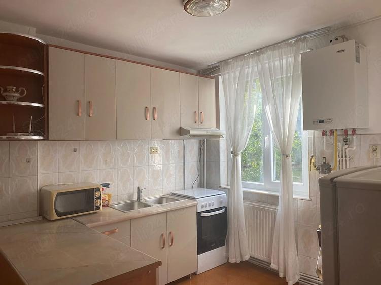 Apartament cu 2 camere decomandat în Precista