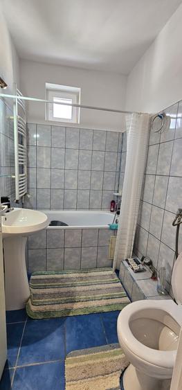 Inchiriez apartament de 3 camere ,situat in cartierul Hipodrom 4- Aleea Streiu - 7