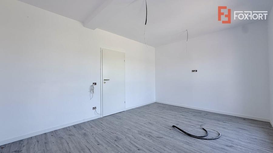 Duplex cu 4 camere cu Canalizare în Ghiroda