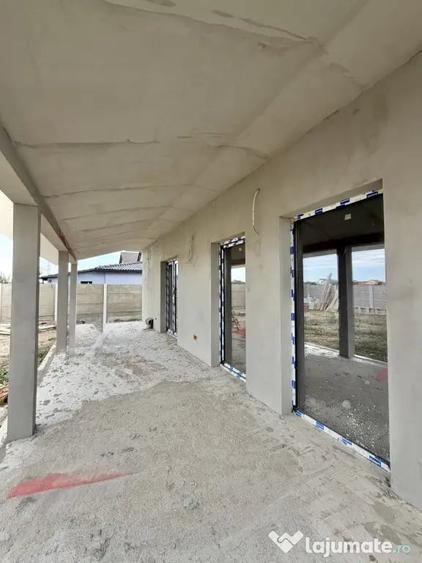 Casă cu 4 camere cu Teren 533 Mp în Sânmihaiu Român