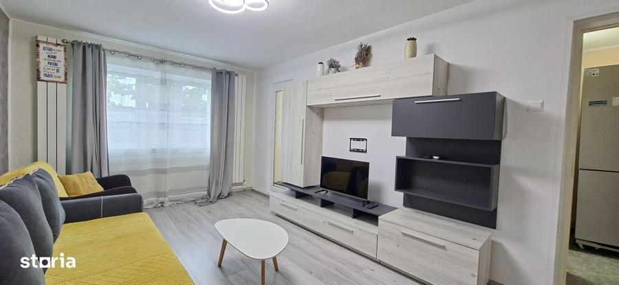 Apartament cu 3 camere decomandat în Micro 17