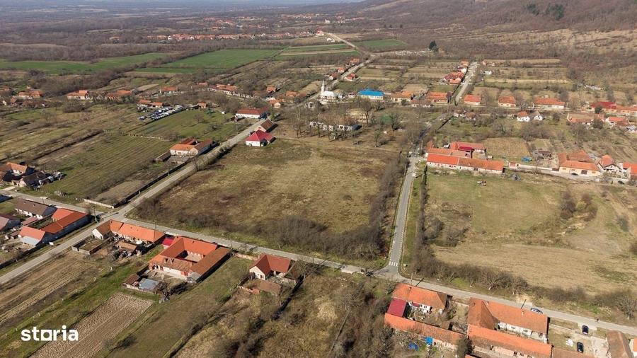 Casă cu 4 camere în Jupani