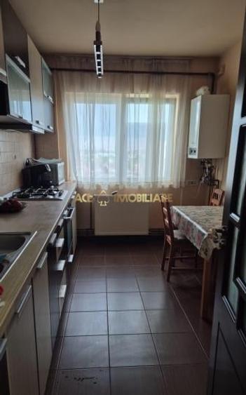 Apartament cu 3 camere decomandat, mobilat în Giurgiului