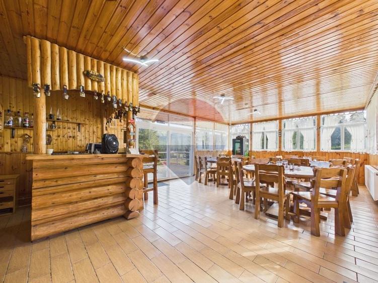 Hotel/Pensiune, de 4,535 mp, în Moroeni