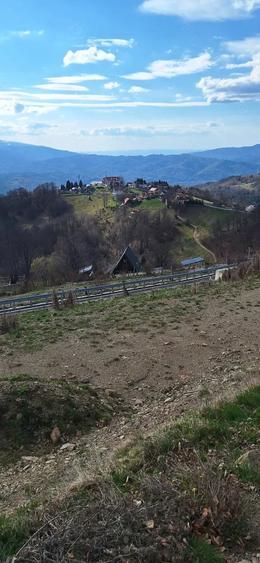 Teren de 700 mp, în Petros