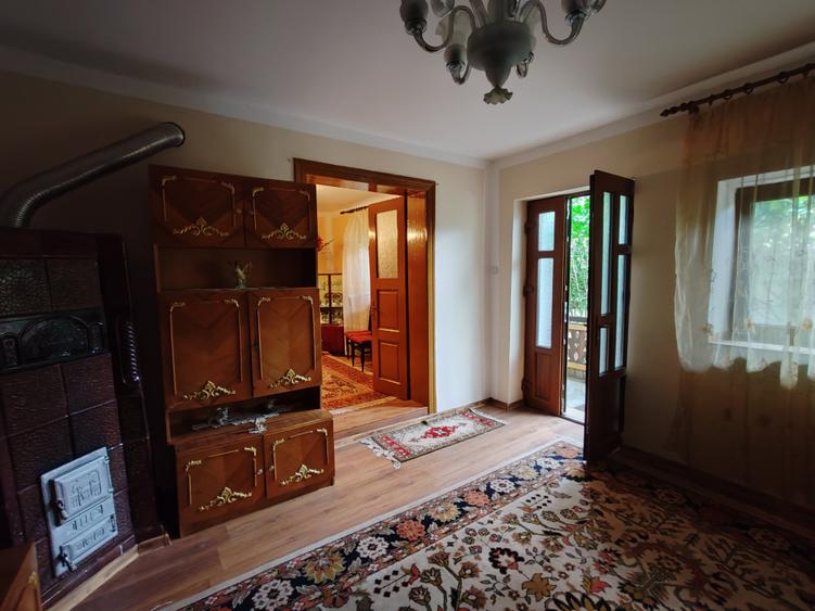 Casă individuală cu 6 camere cu Teren 900 Mp în Șercăița