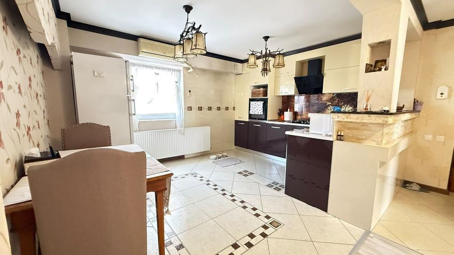 Apartament cu 3 camere decomandat, mobilat în Nerva Traian