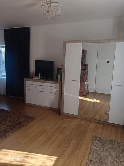 Casă cu 3 camere cu Teren 120 Mp în Sărățeni