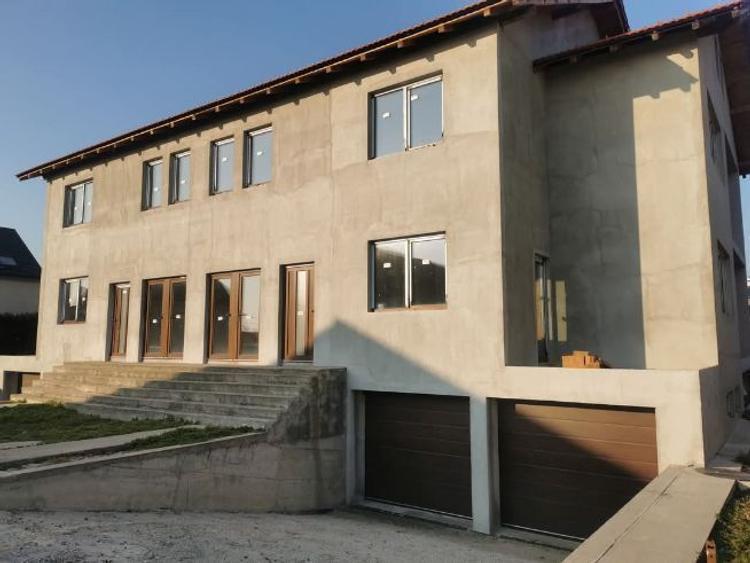 Casă individuală cu 6 camere cu Teren 400 Mp în Episcopia Bihorului