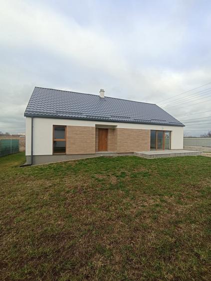 Casă individuală cu 3 camere cu Teren 440 Mp în Periferie