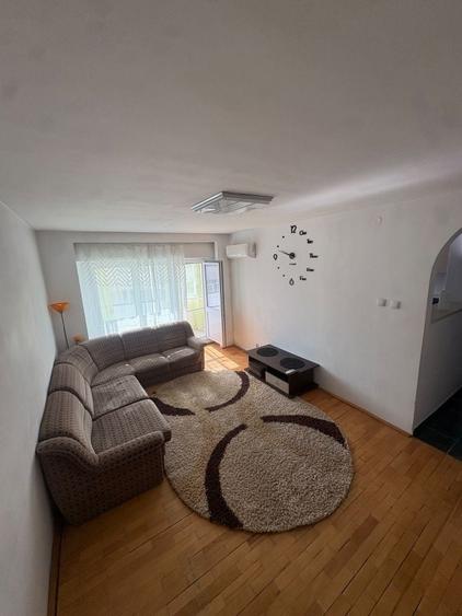 Apartament cu 2 camere decomandat în Petrești