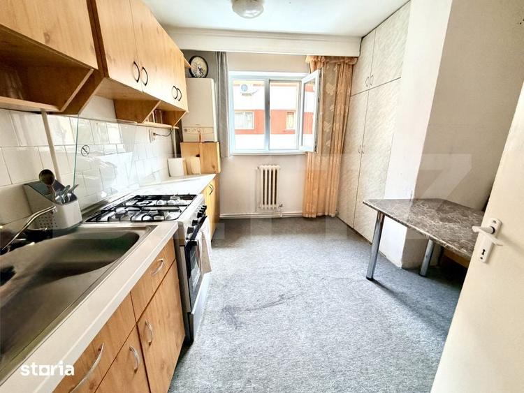 Apartament cu 3 camere în Cetate