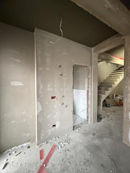 Duplex cu 4 camere cu Canalizare în Moșnița Veche