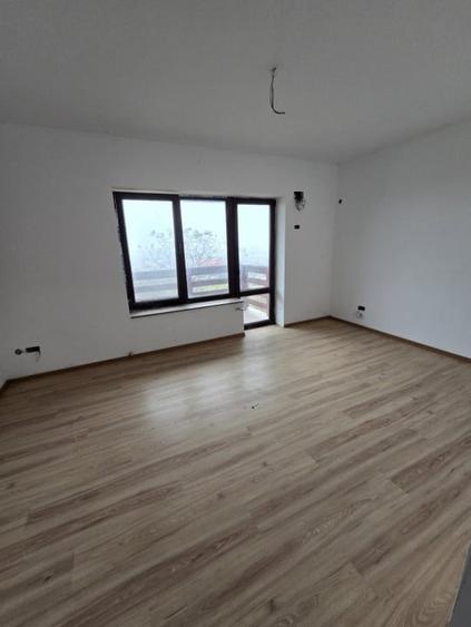 Casă individuală cu 8 camere cu Teren 961 Mp în Fântânele (Hemeiuș)