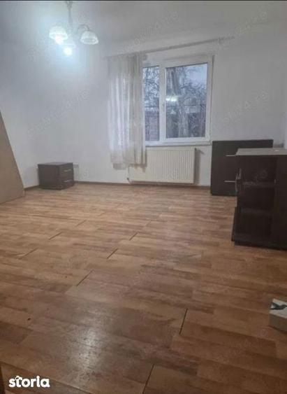Casă cu 4 camere cu Teren 200 Mp în Central