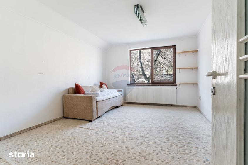 Casă cu 7 camere cu Teren 700 Mp în Grigorescu