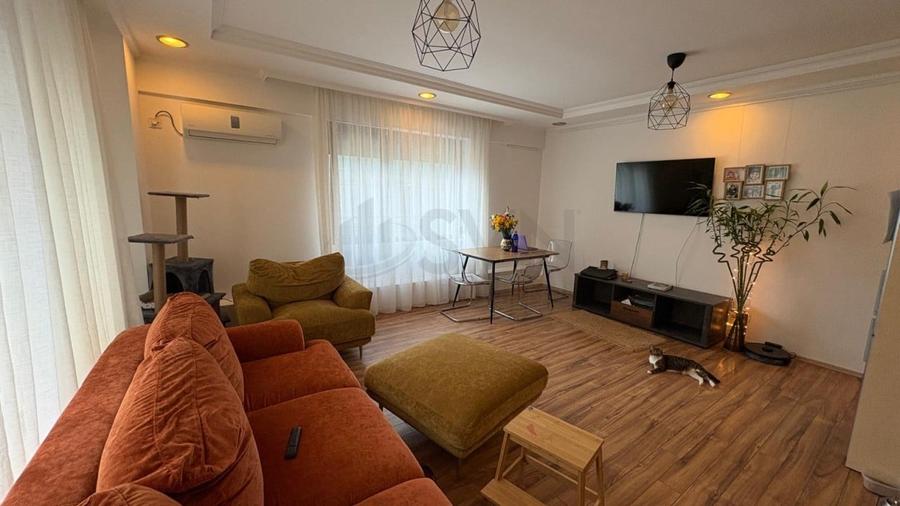 Apartament cu 3 camere decomandat, mobilat în Central
