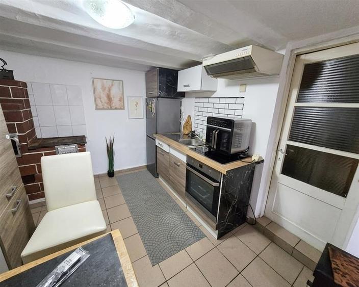 Casă cu 3 camere cu Teren 400 Mp în Central