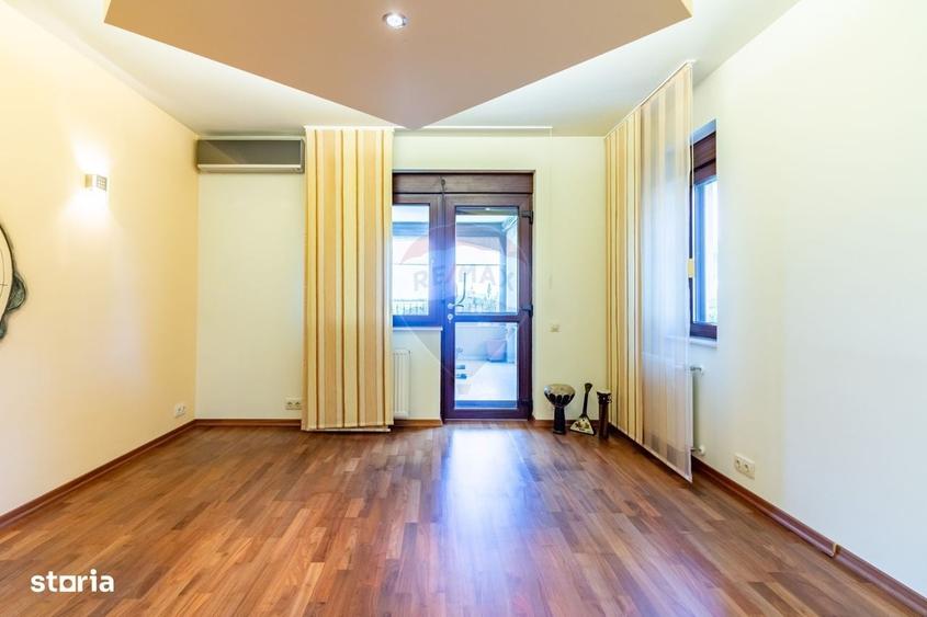 Casă cu 4 camere în Dumbrăveni