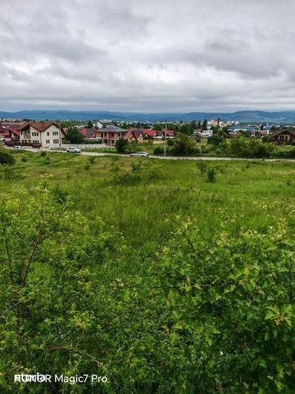 Teren de 2400 mp, în Zăvoi