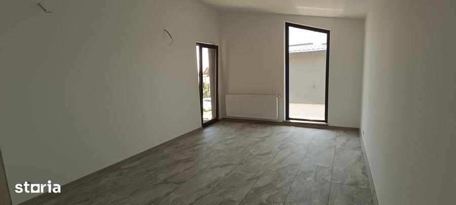 Casă cu 4 camere cu Teren 378 Mp în Malu Mare