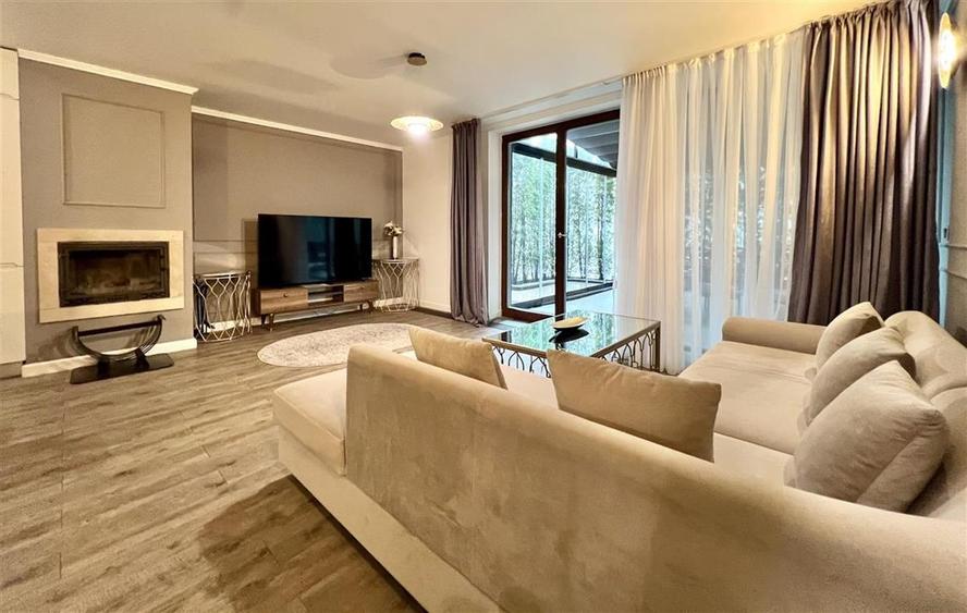 Apartament cu 4 camere decomandat, mobilat în Poiana Brașov