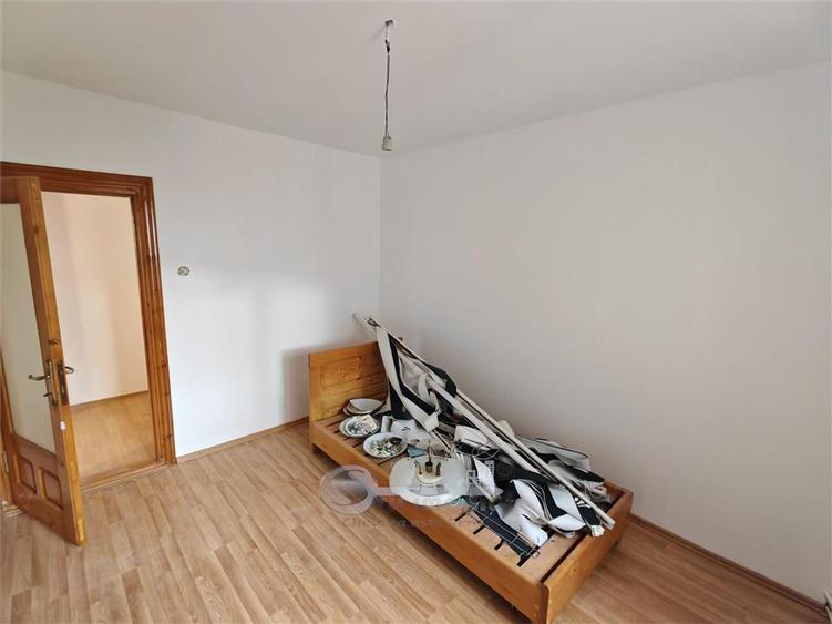 Apartament cu 3 camere decomandat în Nicolina