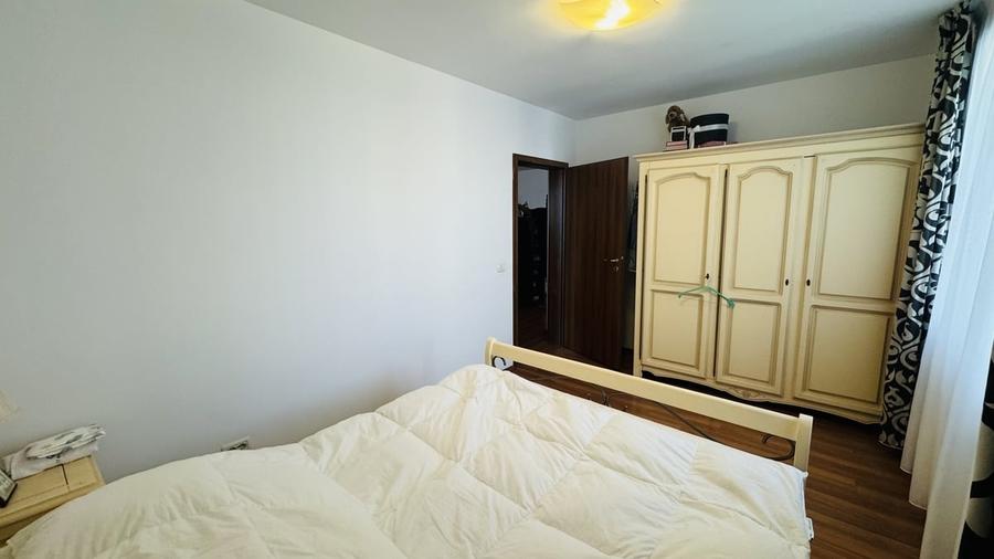 Apartament cu 3 camere semidecomandat în Obor