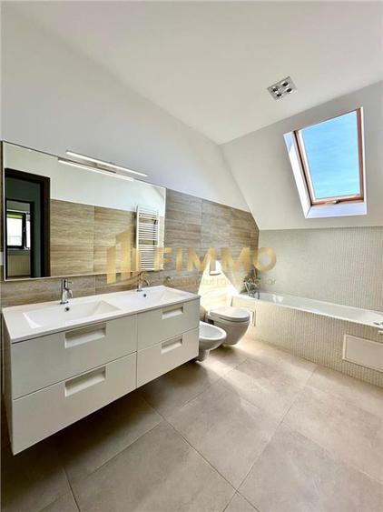Duplex cu 4 camere cu Canalizare în Est