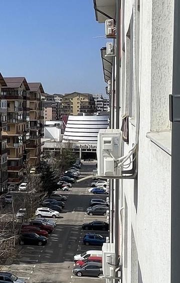 Garsonieră decomandată în Roșu