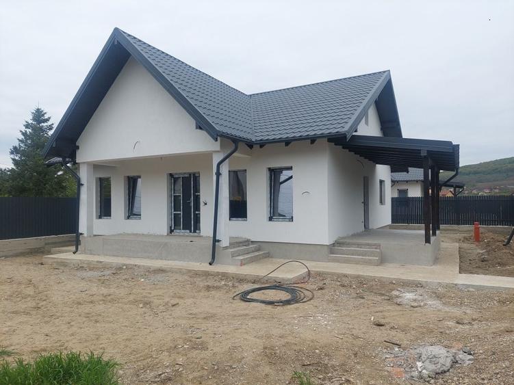 Casă cu 4 camere în Central