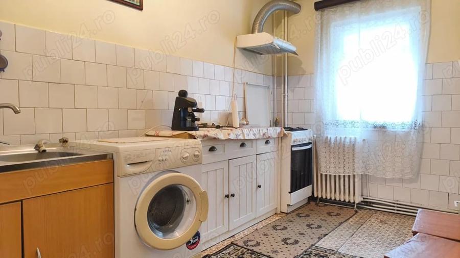 Apartament cu 3 camere decomandat în Central