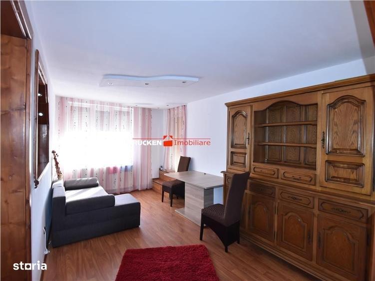 Apartament cu 3 camere decomandat în Sud