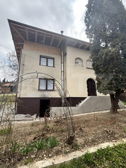 Casă individuală cu 6 camere cu Canalizare în Vatra Dornei