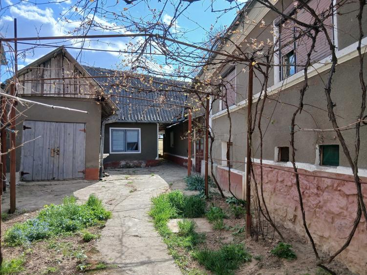 Casă cu 4 camere cu Teren 600 Mp în Birtin