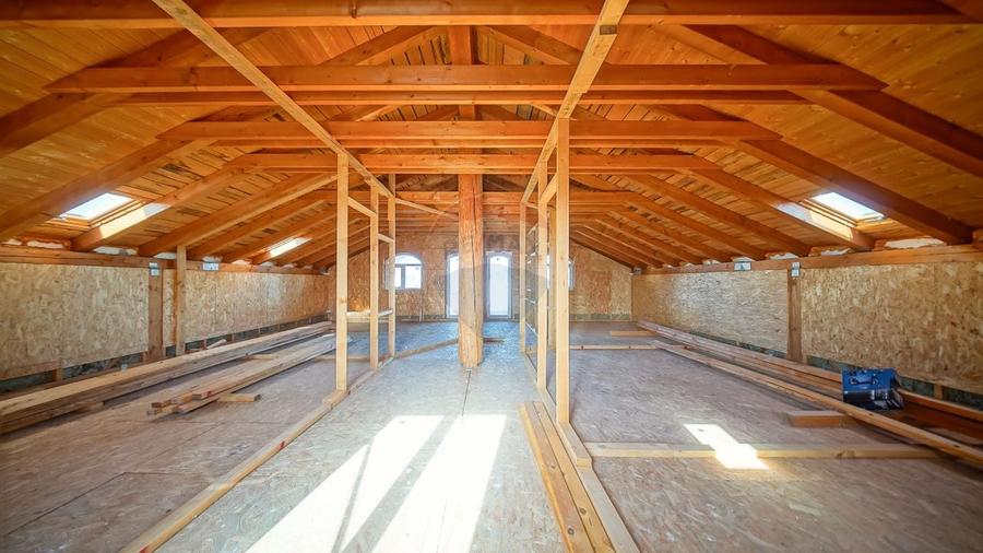 Casă individuală cu 5 camere cu Teren 700 Mp în Sânpetru