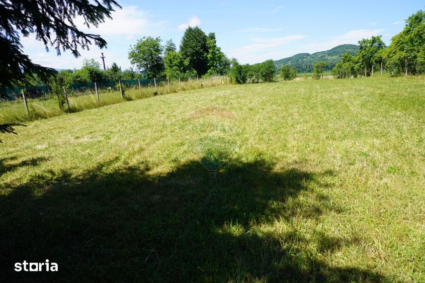 Casă cu 2 camere cu Teren 1958 Mp în Tisa