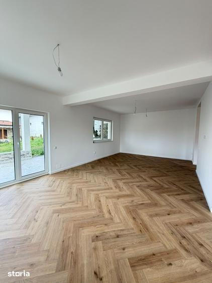 Casă cu 5 camere cu Teren 432 Mp în Chinteni
