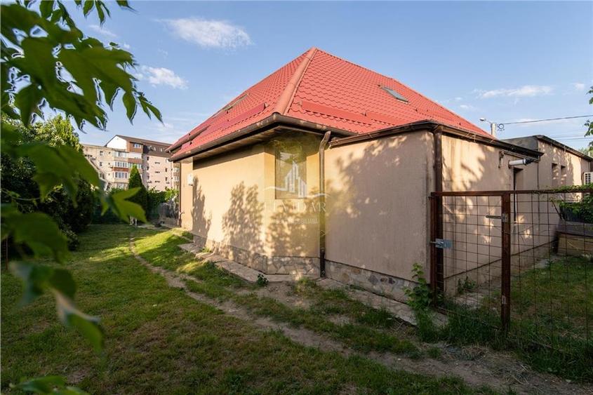 Casă individuală cu 5 camere cu Canalizare în Buziașului
