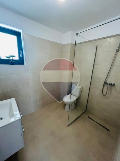 Apartament cu 2 camere semidecomandat, mobilat în Central