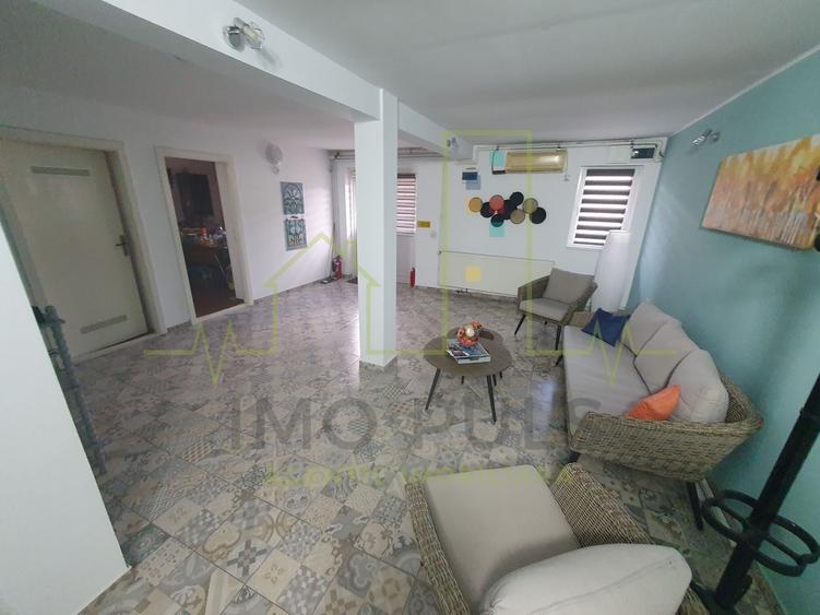 Casă individuală cu 10 camere cu Piscina în Soarelui