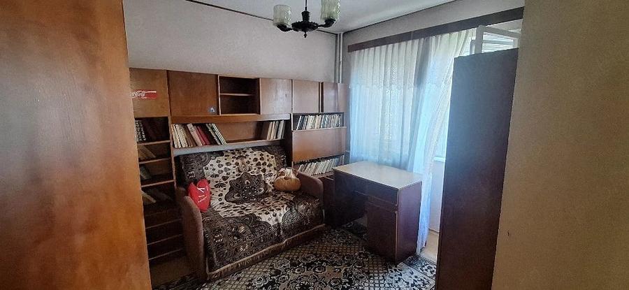 Apartament cu 3 camere decomandat în Republicii