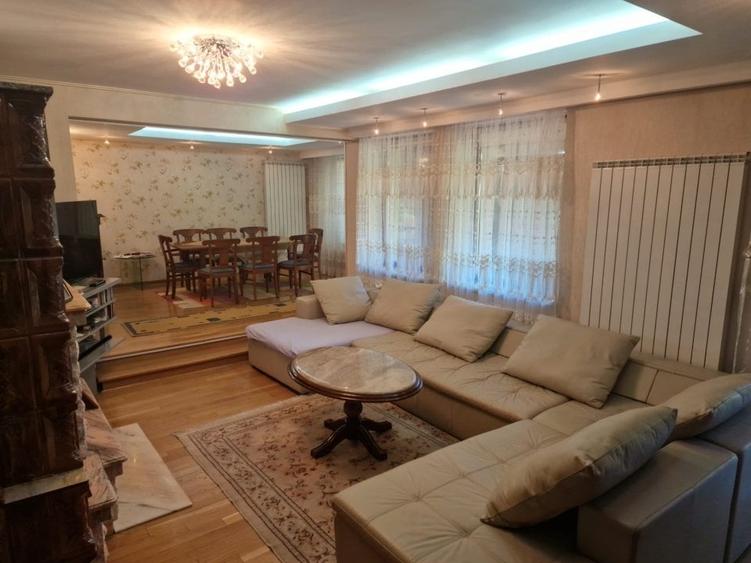 Casă individuală cu 6 camere cu Canalizare în Central