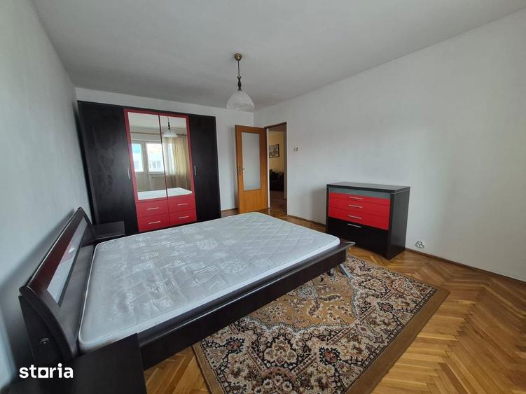 Apartament cu 3 camere în Tractorul