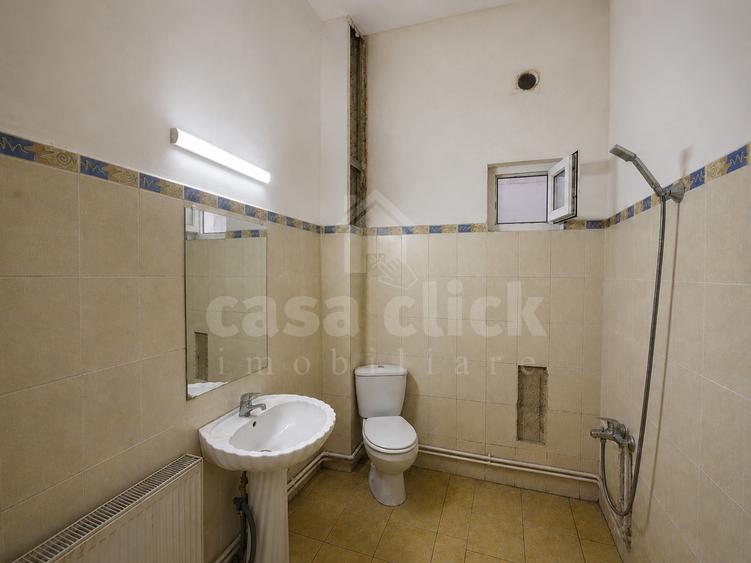 Apartament cu 3 camere semidecomandat în Central