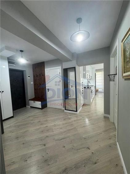 Apartament cu 3 camere decomandat, mobilat în Decebal