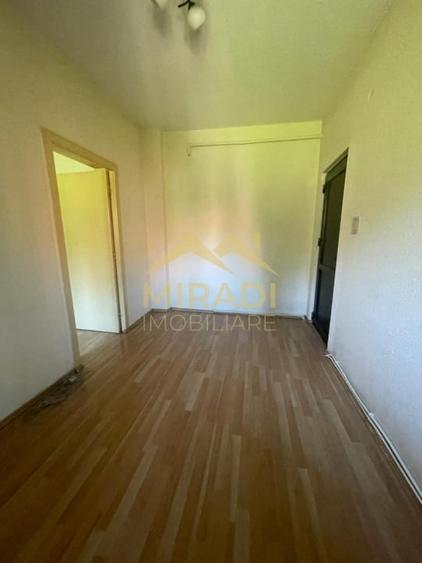 Apartament cu 4 camere în Aviatorilor