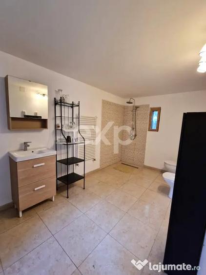 Casă cu 7 camere cu Teren 1500 Mp în Răzvad